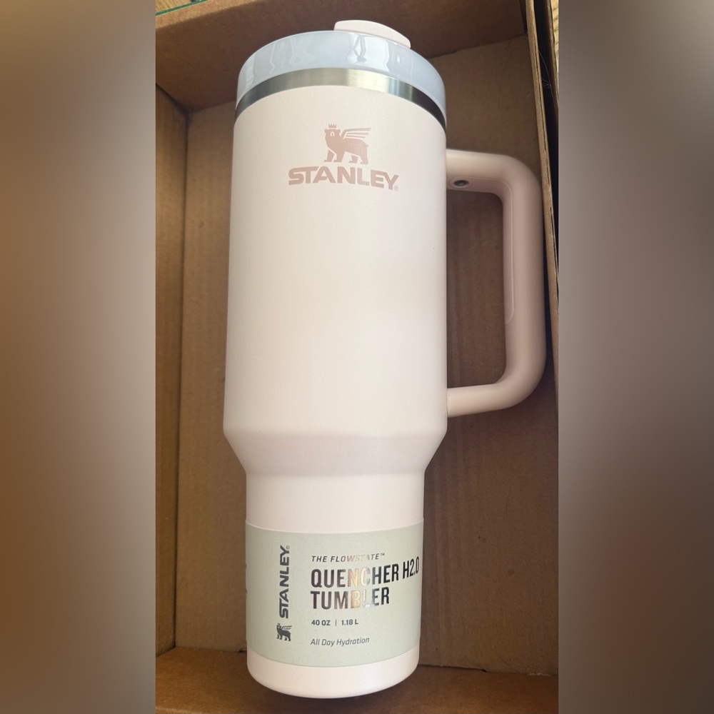 NWT Stanley Quencher H2.0 Tumbler - Rose Quartz
